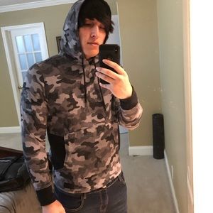 Under armor camo hoodie size medium